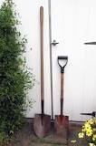 What’s the difference between a spade and a shovel?