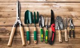 What brand of gardening tools do professionals use?
