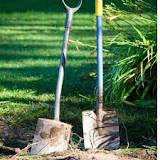 What is the difference between a drain spade and trenching shovel?