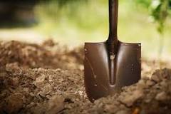 Which shovel is best to break through soil?
